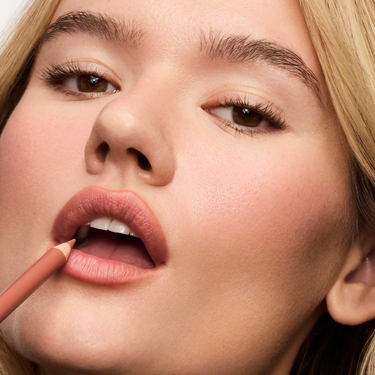 softline-lip-liner-latte-g1 SoftlineLipLiner_Latte_8.jpg